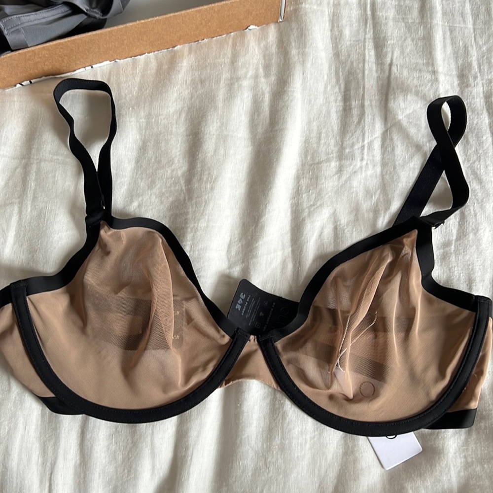 CUUP size 34E/DD plunge bra unworn brand new